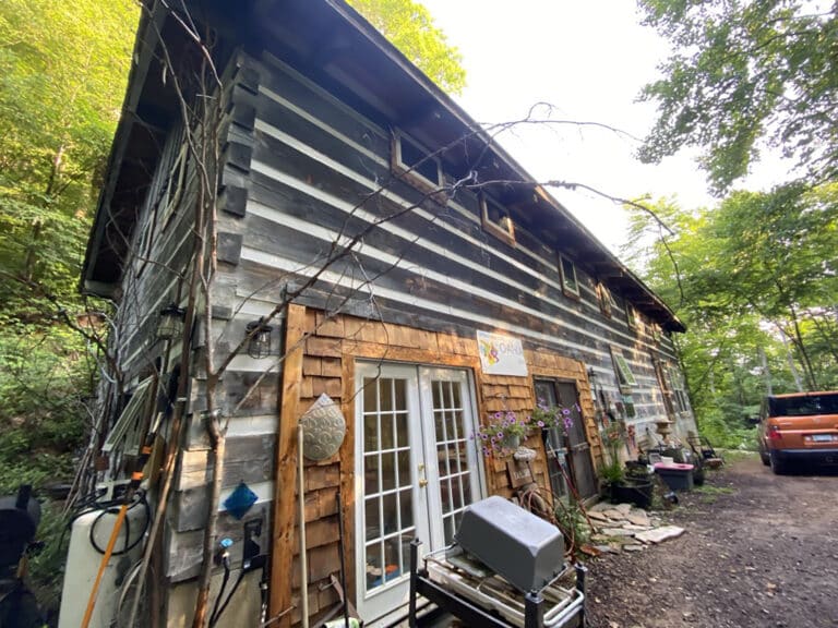 Amanda Taylor Oatka Glass Studio Exterior 1 768x576